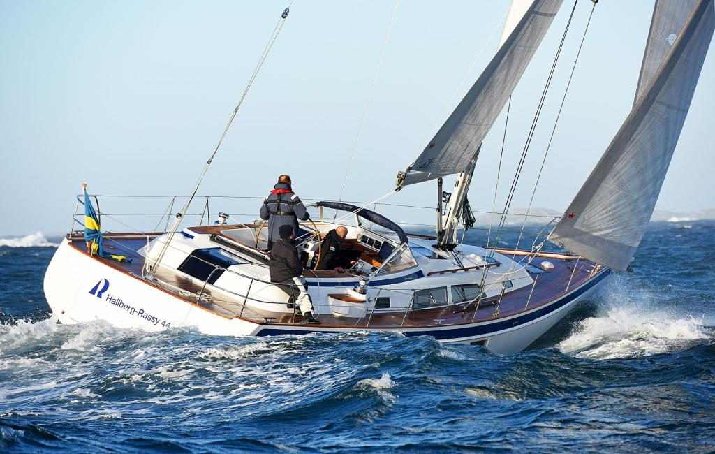 170412044050-HR44sailing825RTomlinson