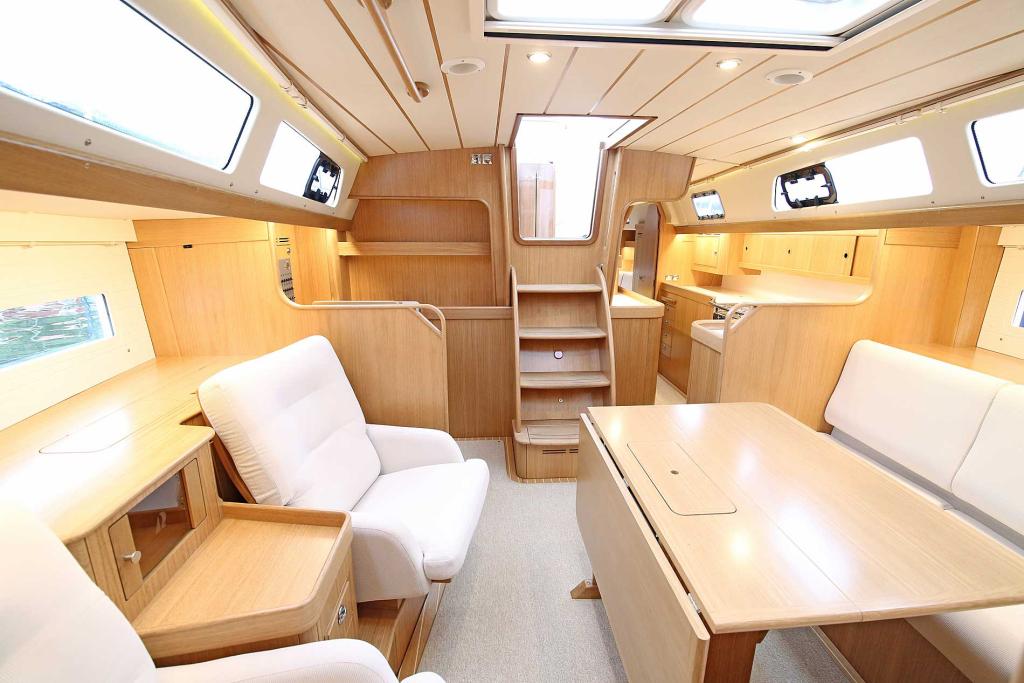 180226055105-HR44saloonOak6091MRassy