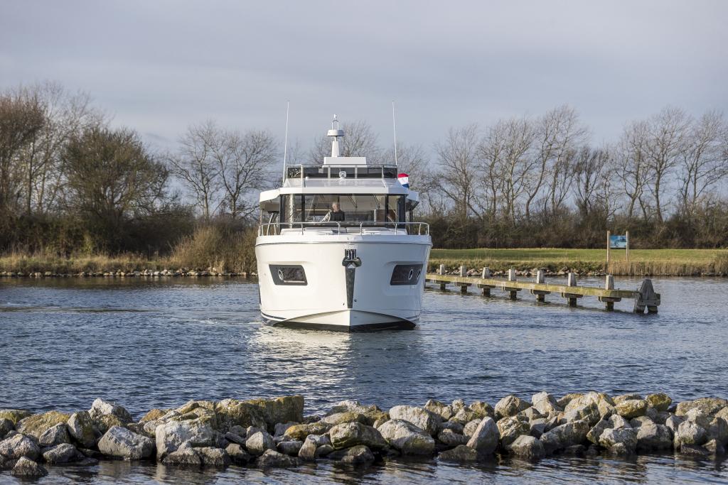 beneteau-swift-trawler-54-exterieur-vooraanzicht-jachthaven-bruinisse.jpg