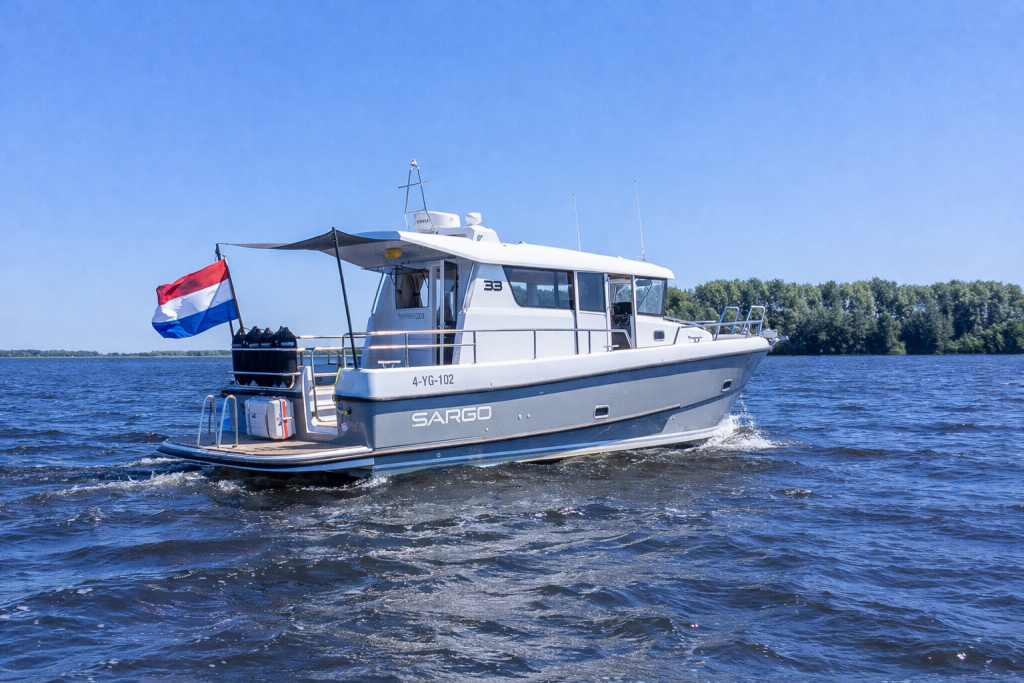 sargo-33-exterior-side-view.jpg