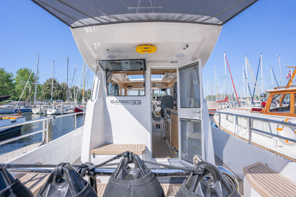 sargo-33-aft-door.jpg