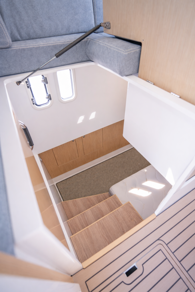 sargo-33-aft-cabin.jpg