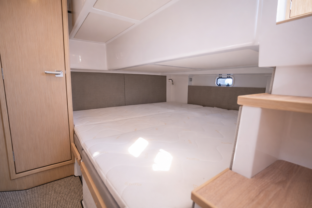sargo-33-aft-cabin-overview.jpg