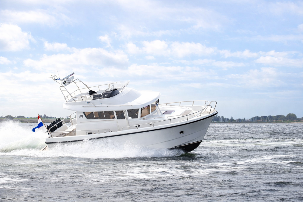 sargo-36-fly-underway-bow-angle-open-water.jpg