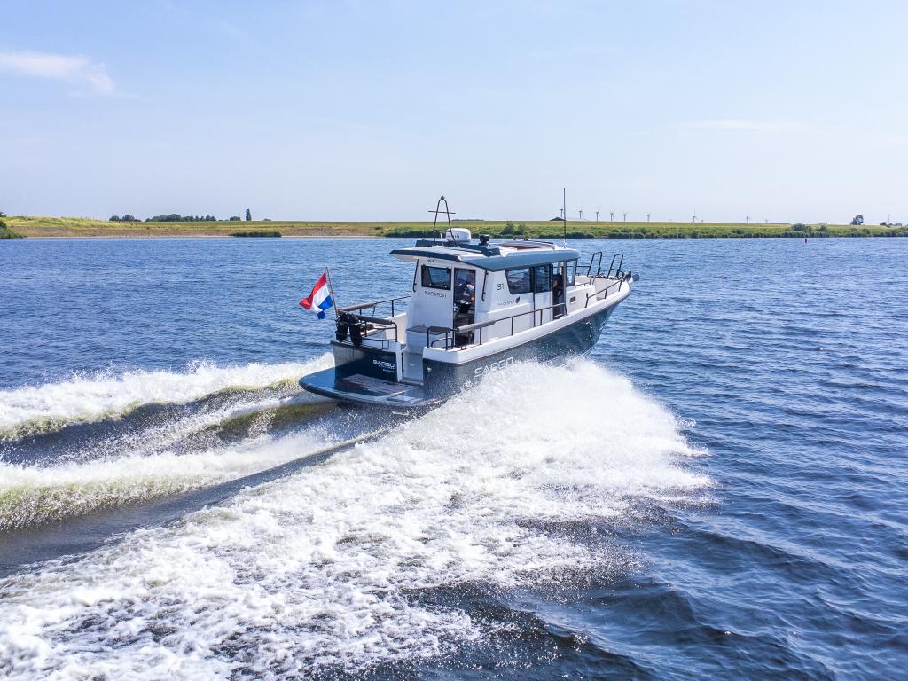 sargo-31-explorer-aft-view.jpg