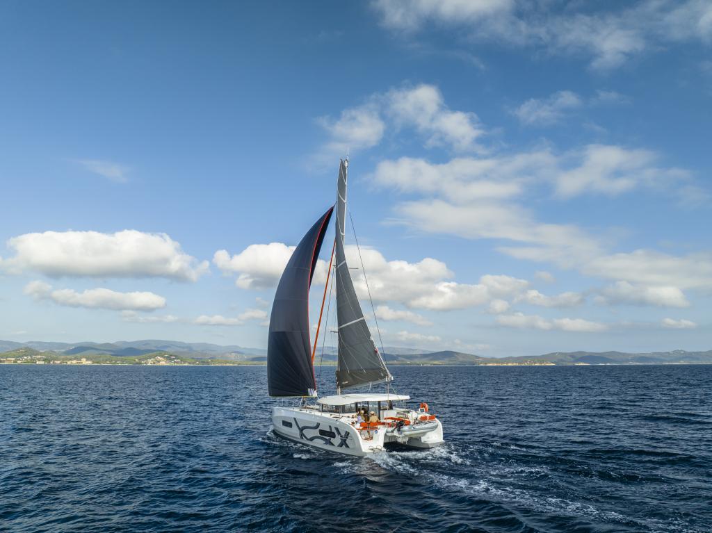 Excess11_IMAGE_EXTEROR_SAILING