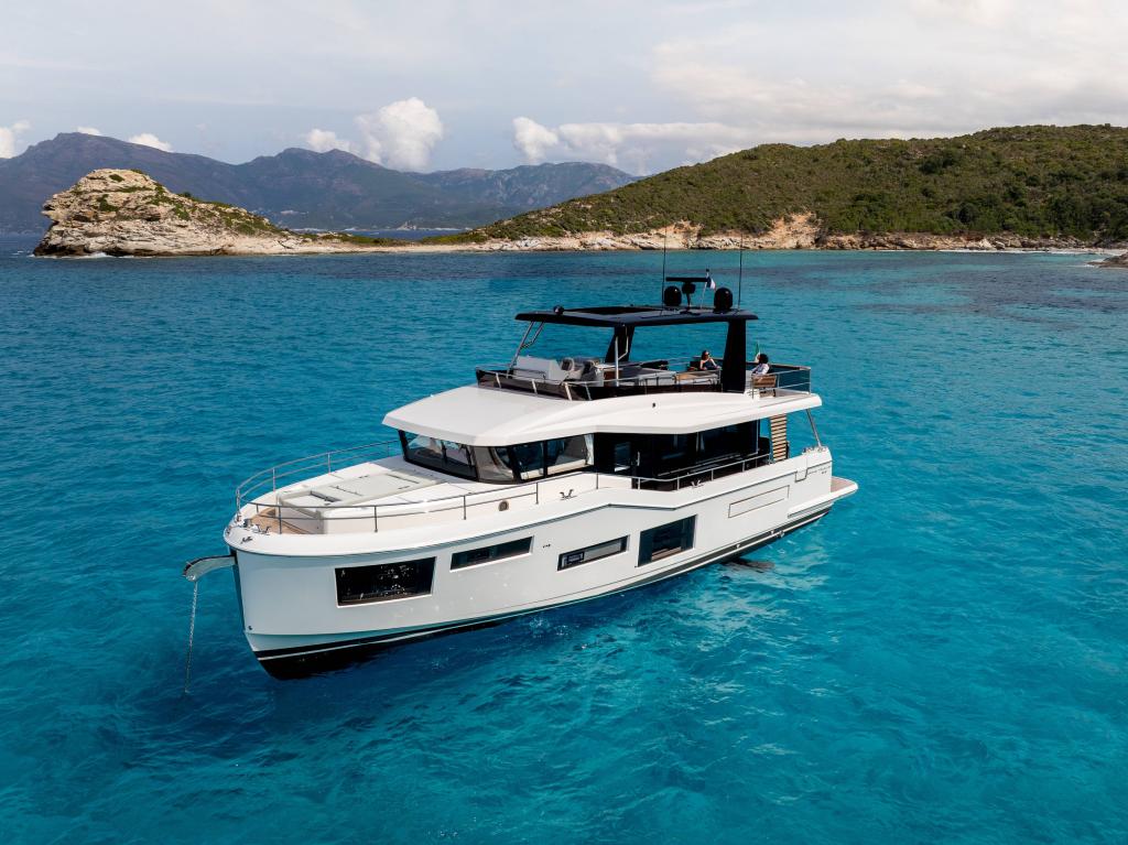 GRAND TRAWLER 63 - IMAGE - EXTERIOR