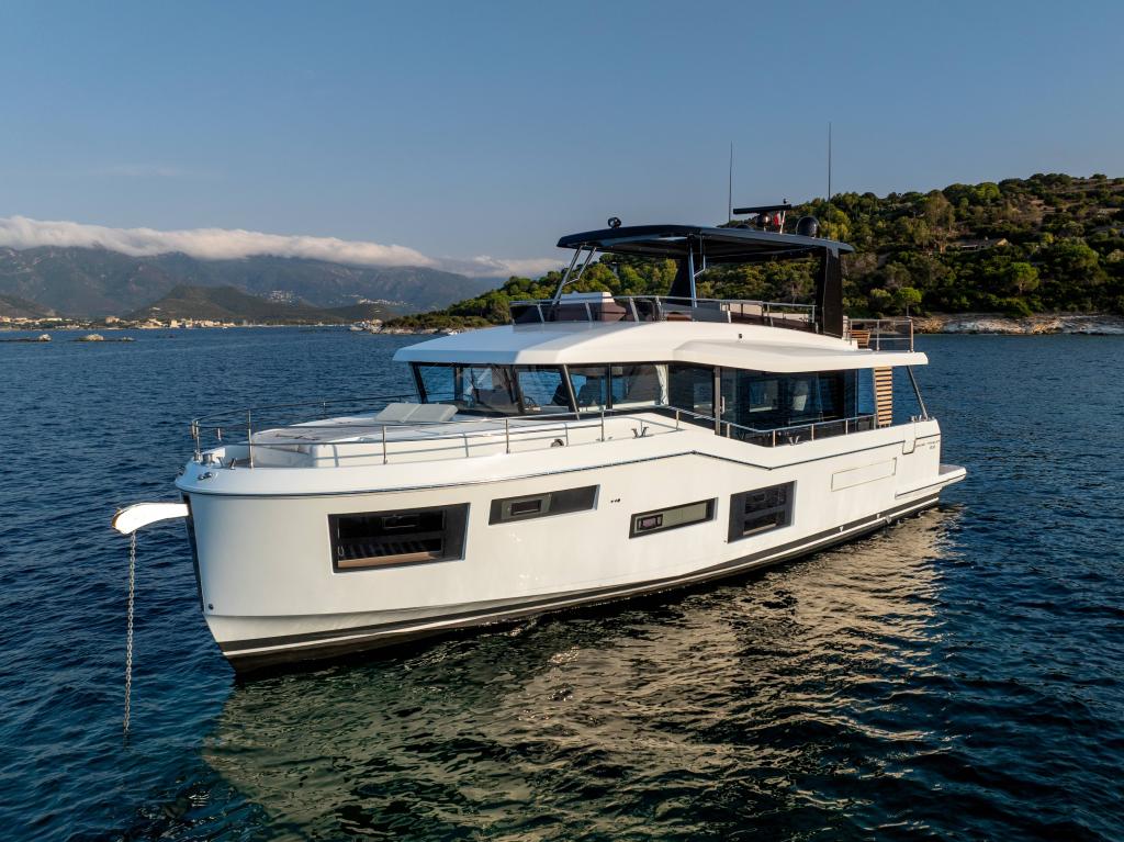 GRAND TRAWLER 63 - IMAGE - EXTERIOR