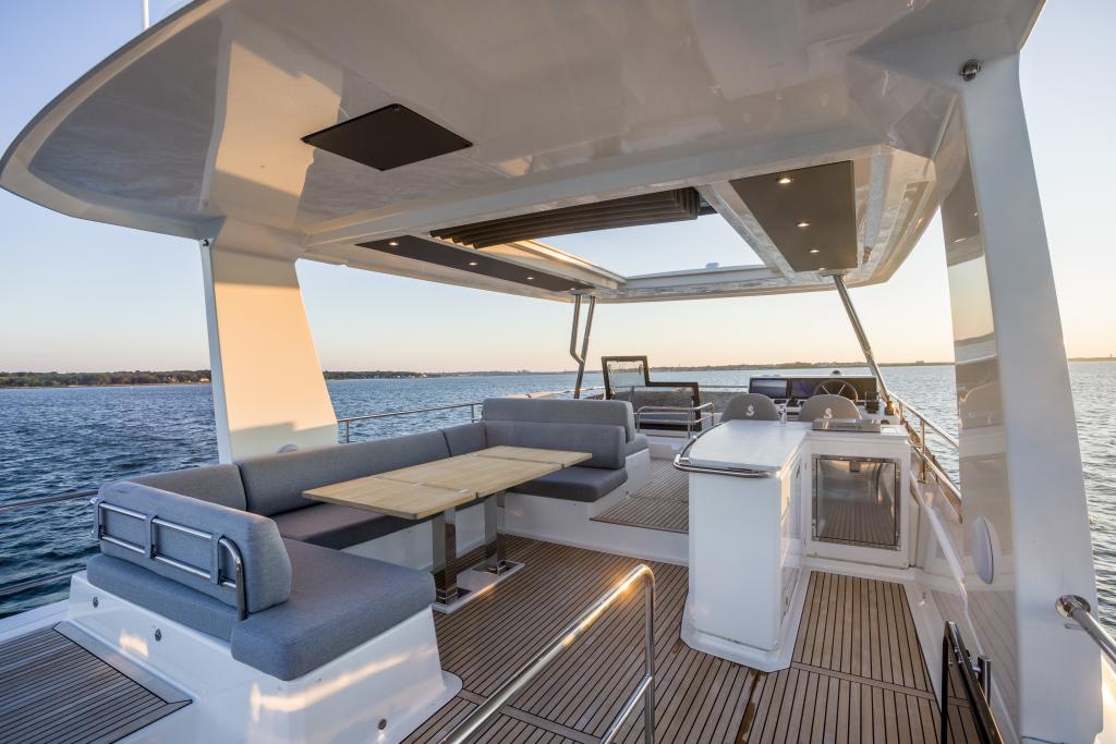 GRAND TRAWLER 63 - IMAGE - EXTERIOR