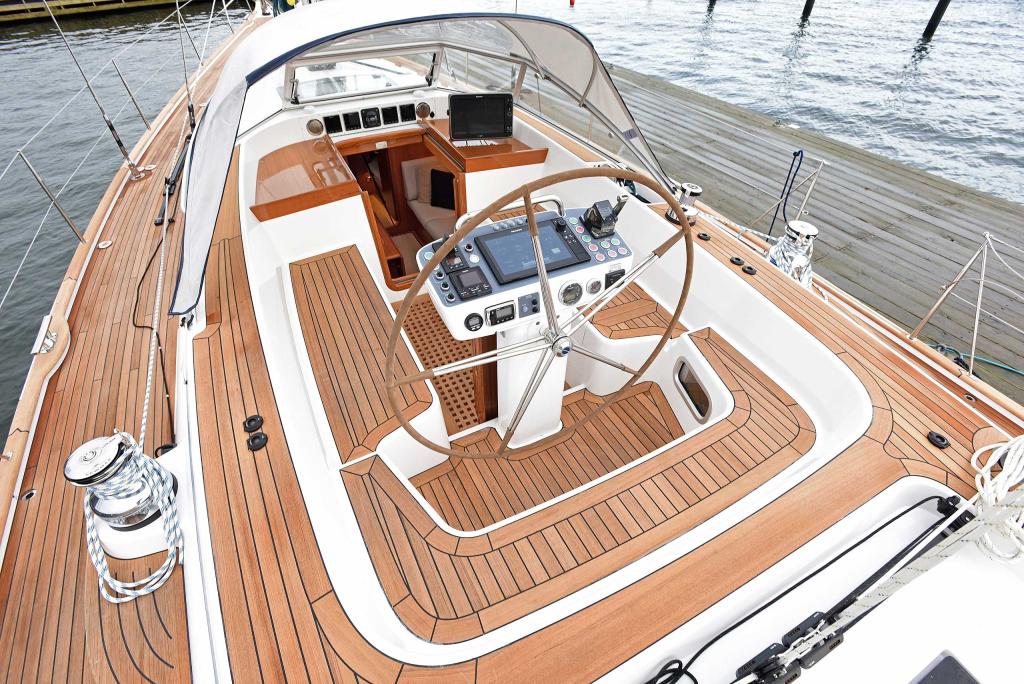HR44cockpit01166RTomlinson