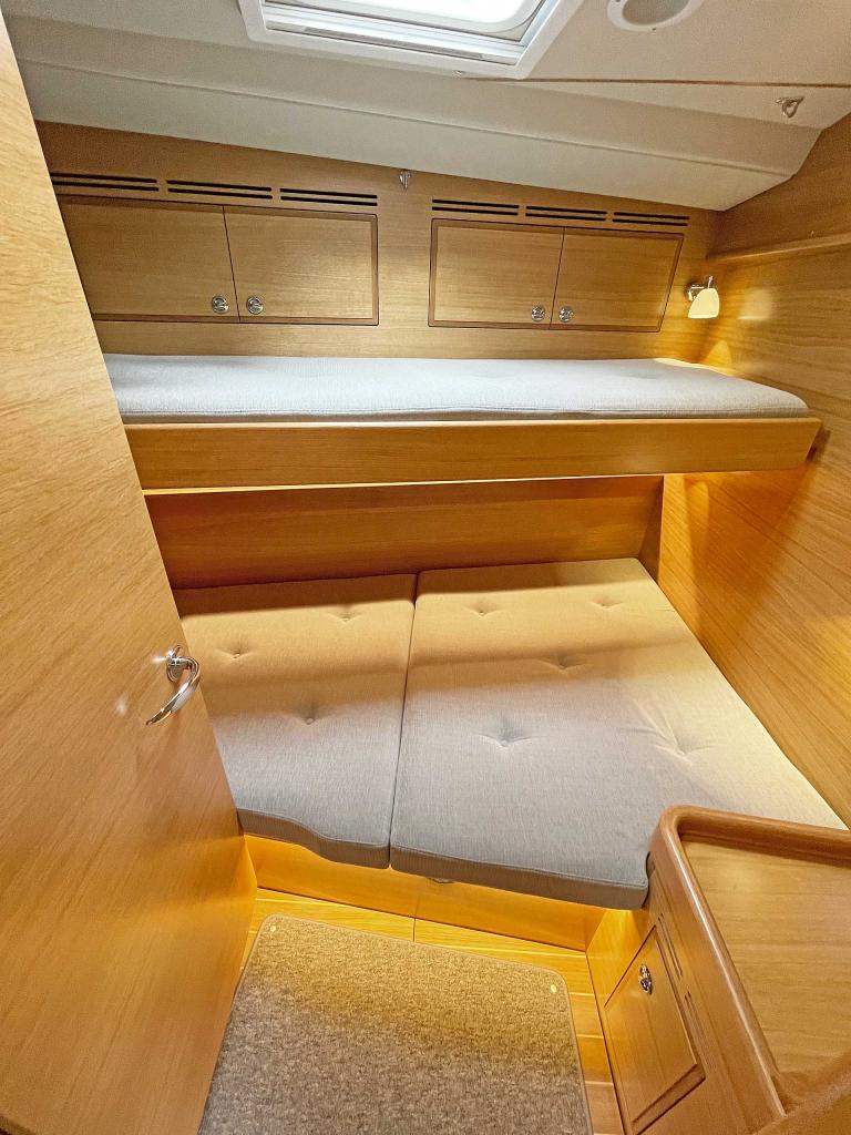 HR50sb-cabin-Pullman-iPhone-MRassy.jpg