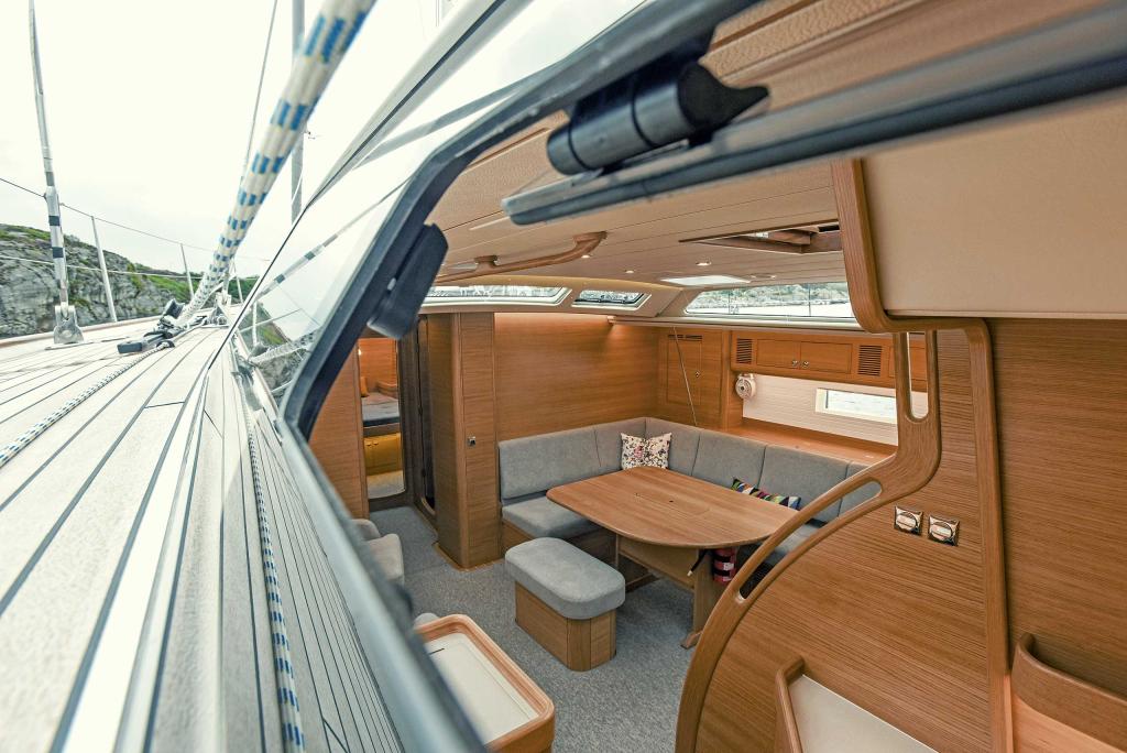 HR57exterior-interior-saloon735RTomlinson.jpg