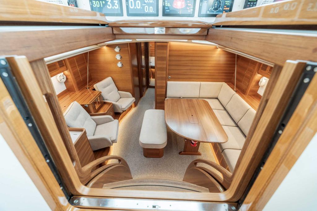 Hallberg-Rassy57saloonTeak4404ABylund.jpg