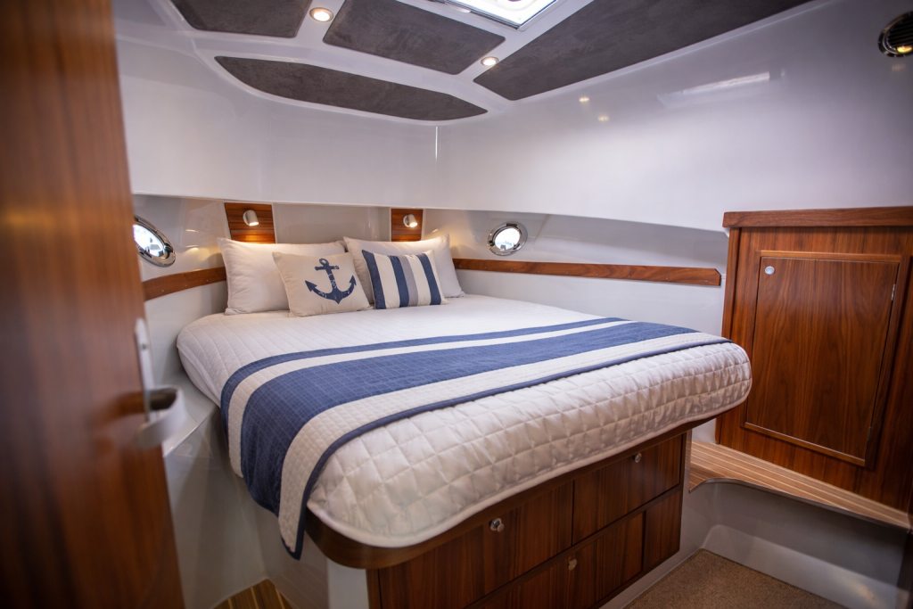 sargo-36-fly-interior-master-cabin-double-bed.jpg