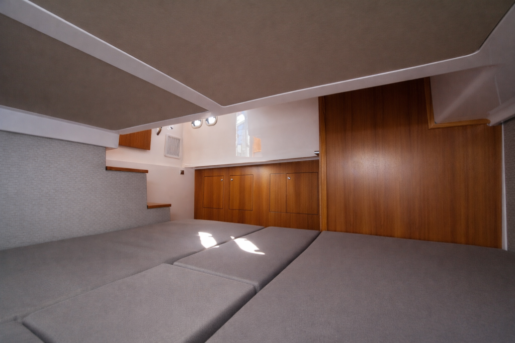 sargo-33-explorer-lower-deck-cabin.jpg