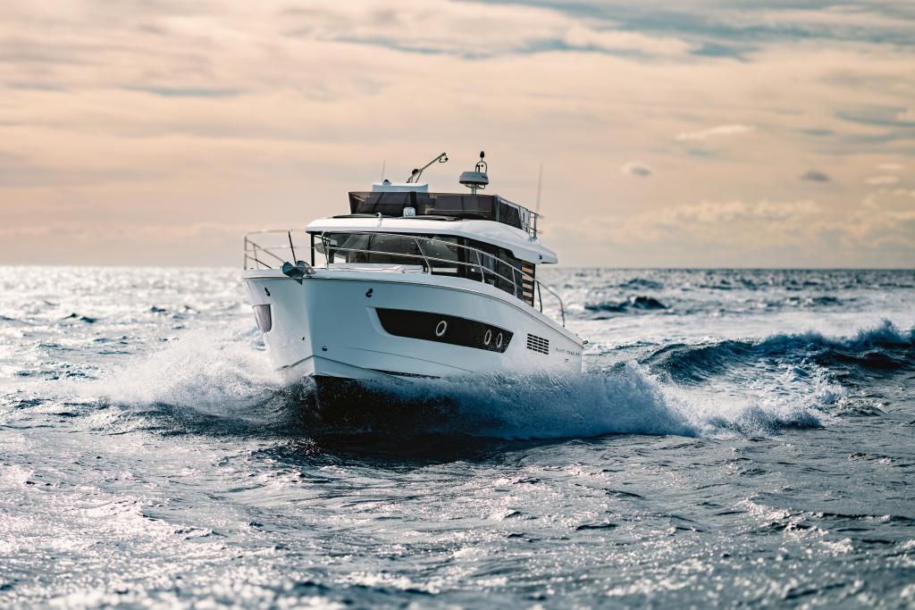SWIFT TRAWLER 37 FLY - IMAGE - EXTERIOR