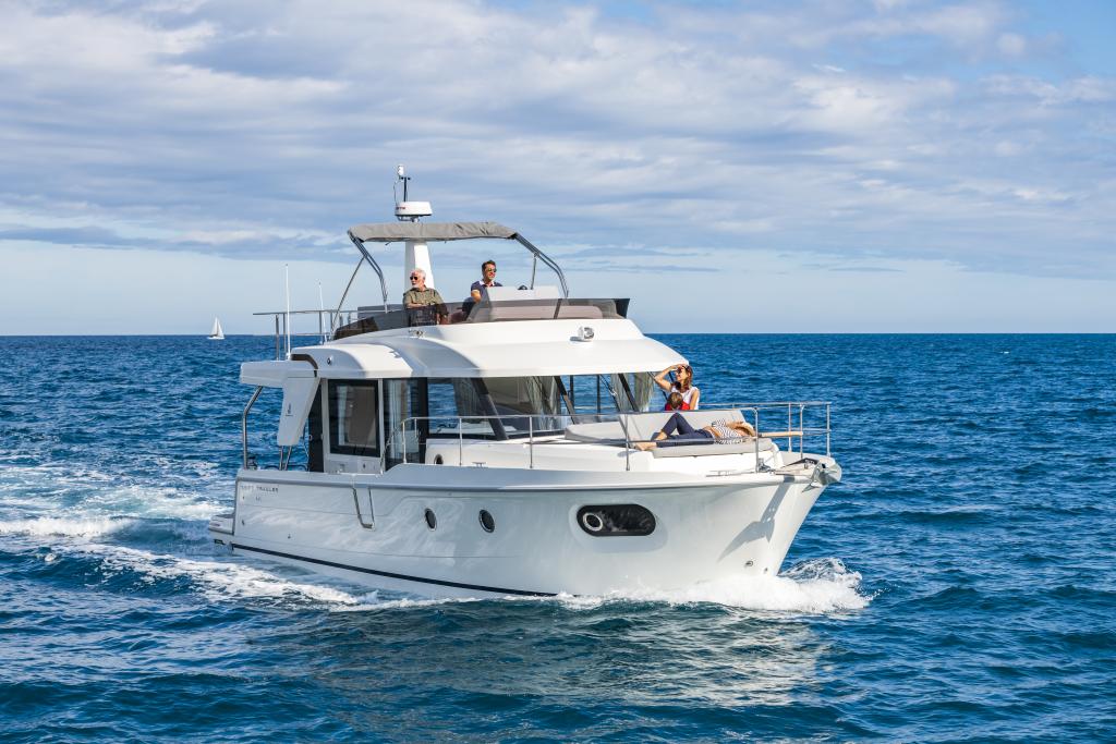 beneteau-swift-trawler-41-fly-exterior-running-profile.jpg