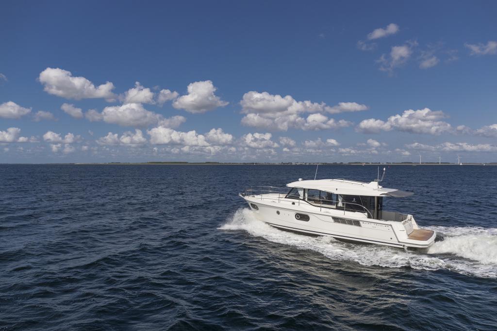 swift-trawler-41-sedan-exterior-wide-seascape.jpg