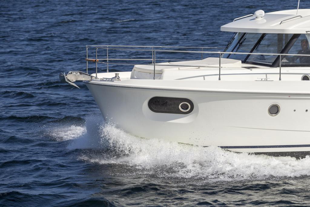 swift-trawler-41-sedan-exterior-bow-detail.jpg