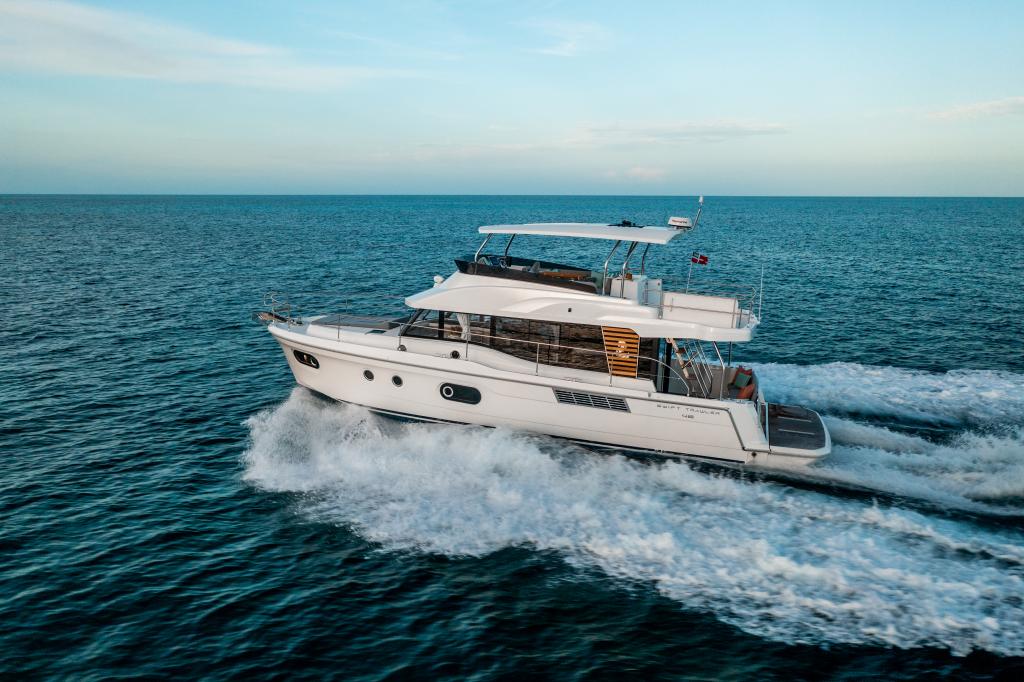 SWIFT TRAWLER 48_IMAGE_EXTERIOR_LIFESTYLE (14).jpeg