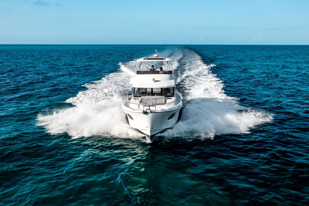 SWIFT TRAWLER 48_IMAGE_EXTERIOR_LIFESTYLE (8).jpeg