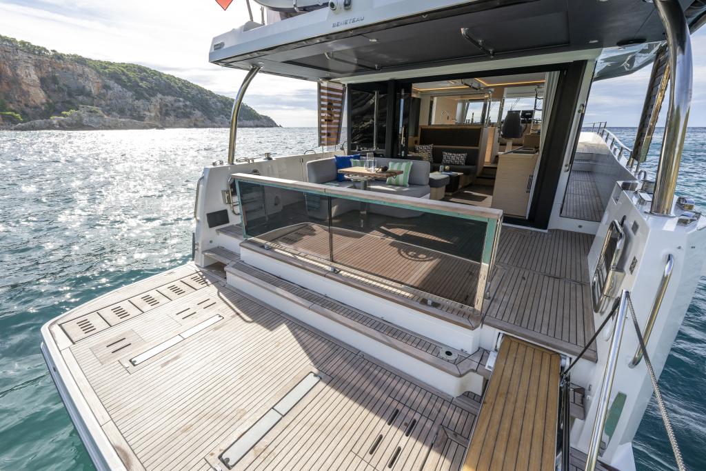 swift-trawler-54-achterdek-cockpit.jpg