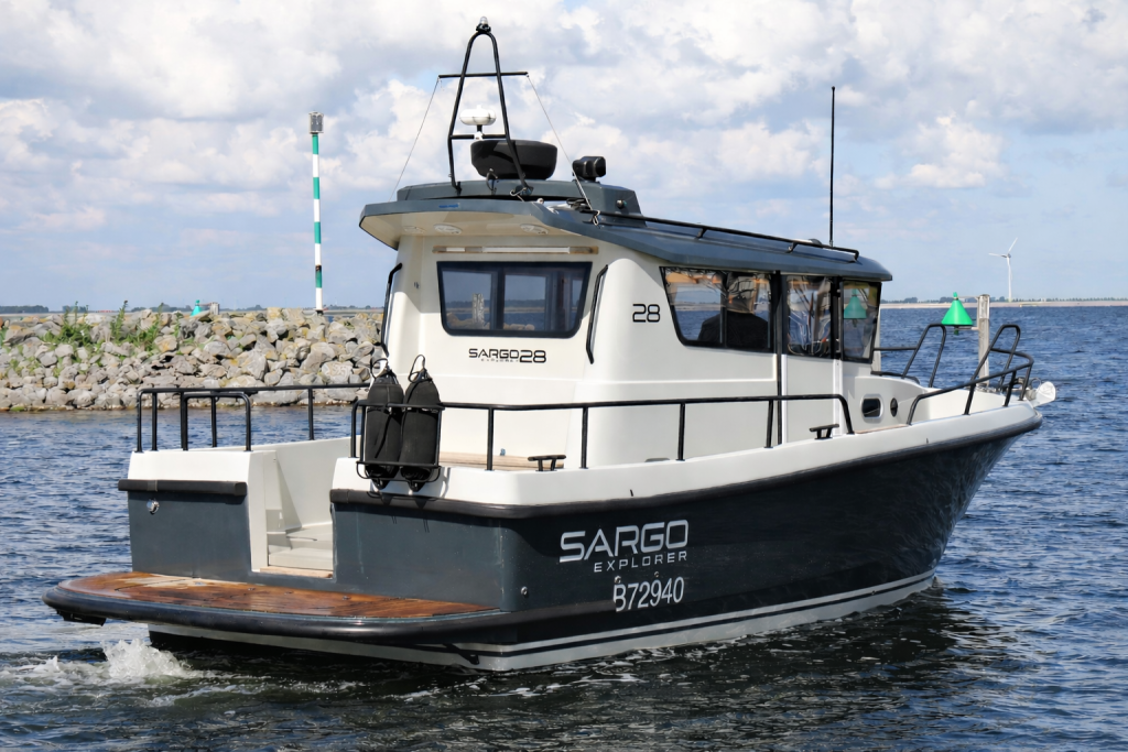 sargo-28-explorer-aft-view.jpg