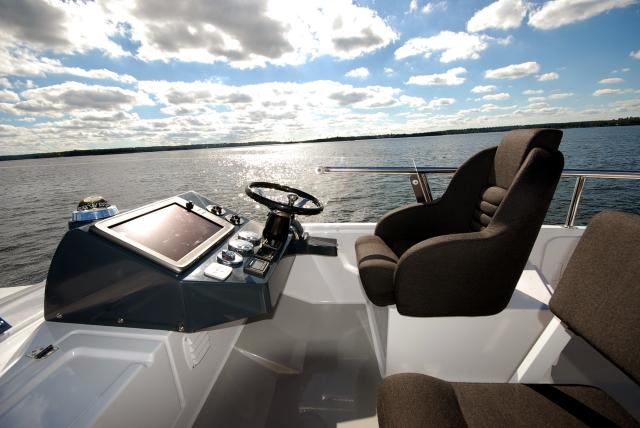sargo-36-fly-flybridge-stuurstand-dashboard.jpg