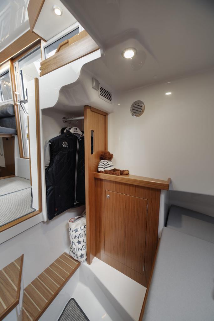 sargo-28-cabin.jpg