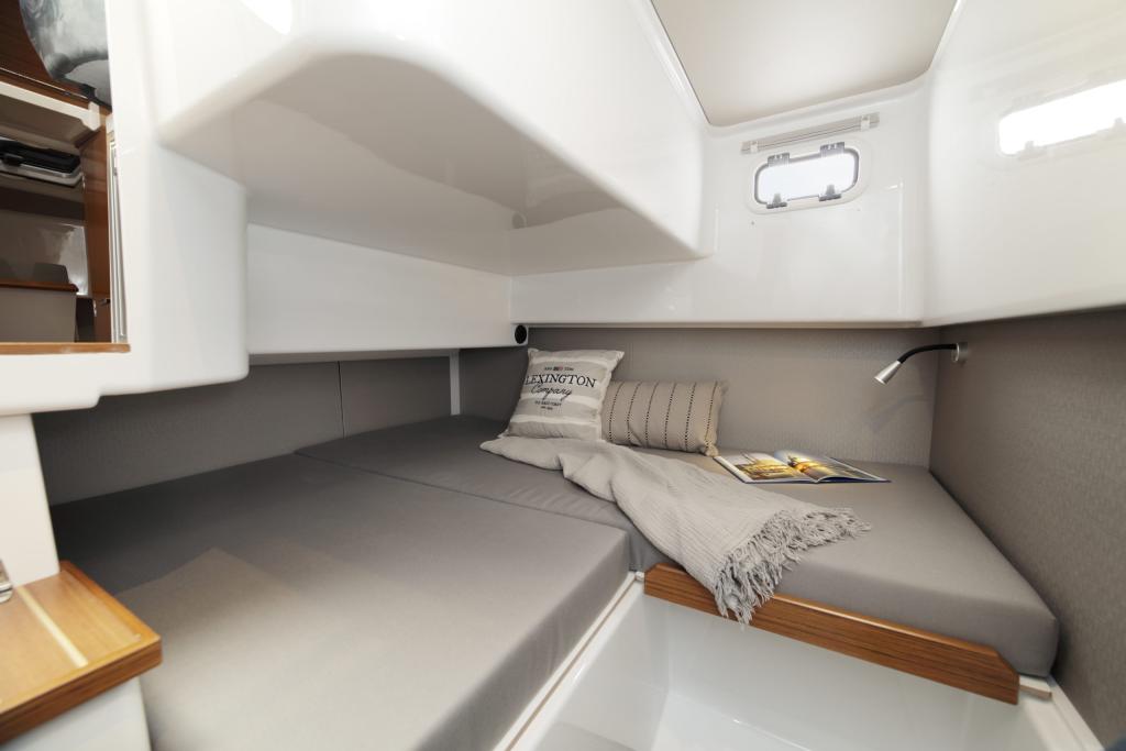 sargo-28-midden-cabin.jpg