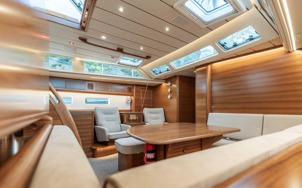 hallberg-Rassy57saloonTeak4398ABylund.jpg