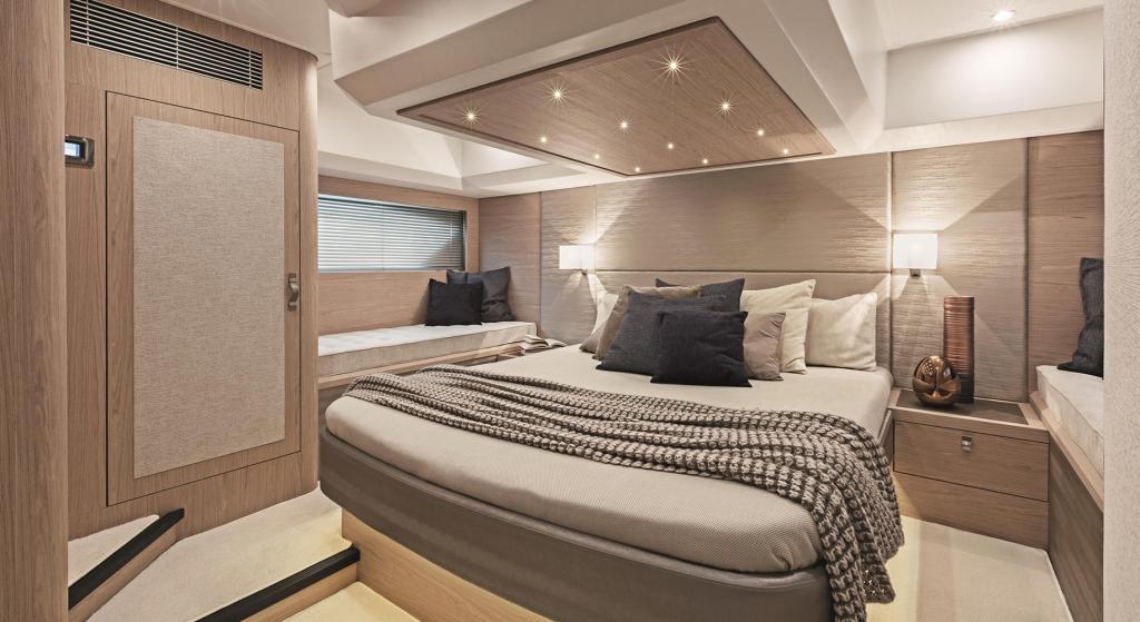 gran-turismo-50-eigenaarshut-master-bedroom-interieur-oak.jpg