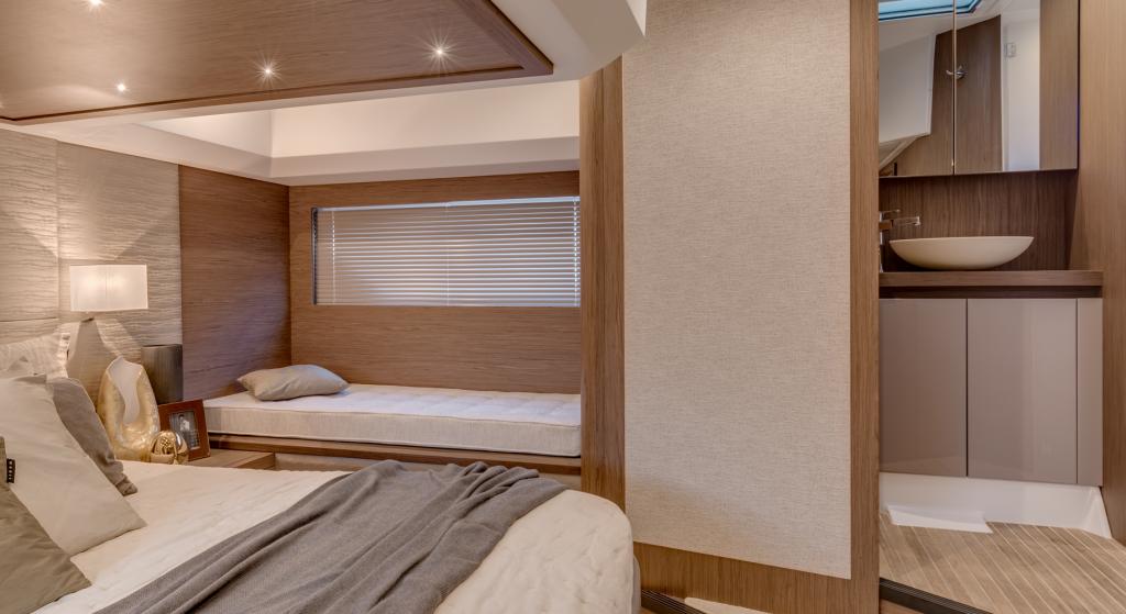 gran-turismo-50-master-cabine-met-badkamer-interieur.jpg