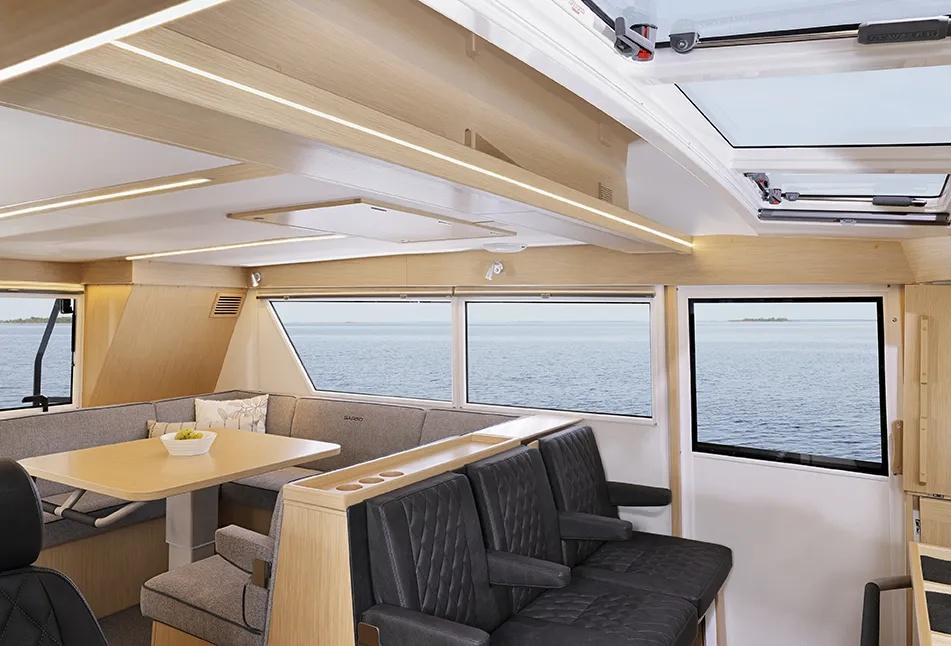 sargo-45-flybridge-salon-interior.jpg