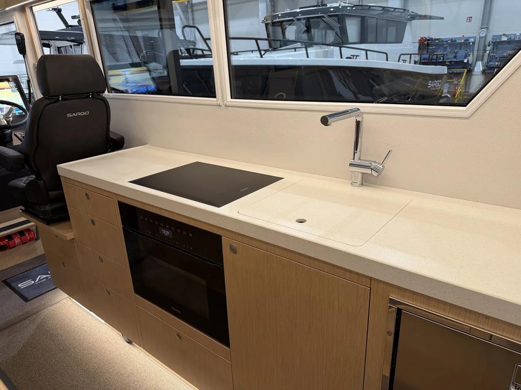 sargo-45-fly-galley-interior.jpg