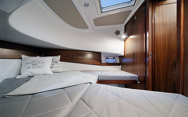sargo-31-aft-cabin.jpg