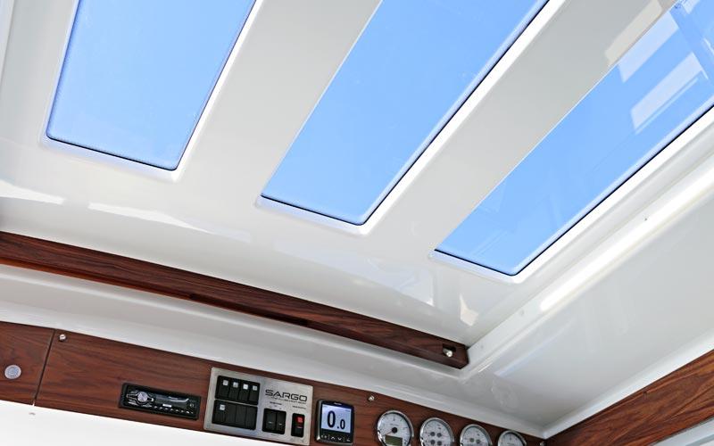 sargo-36-wheelhouse-rooflights-dashboard-interior.jpg
