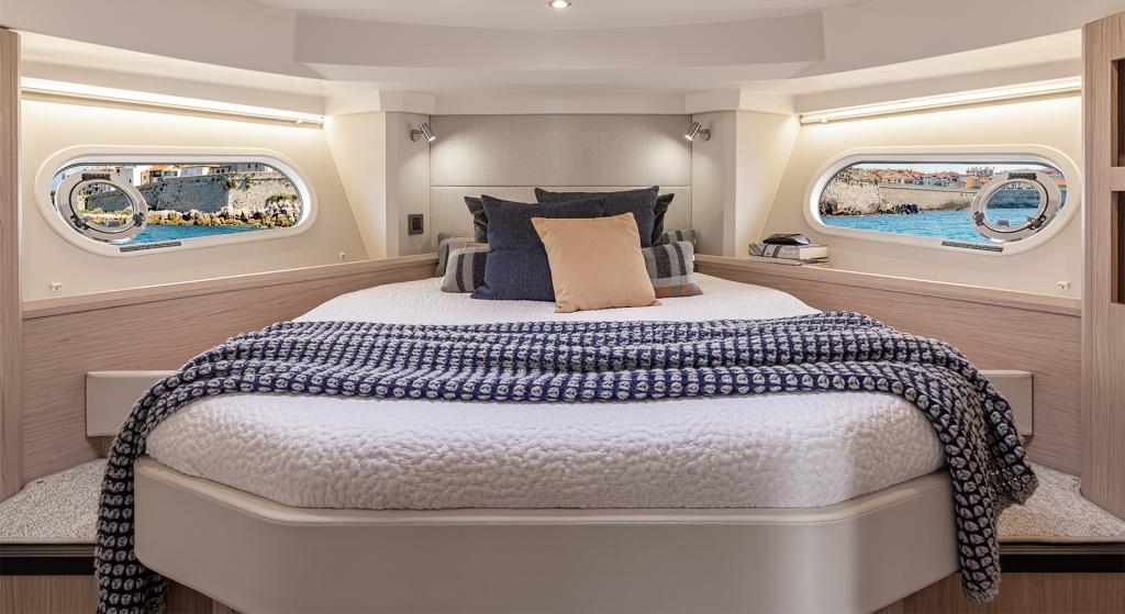 Swift-Trawler-41-Interior-Owners-Cabin.jpg