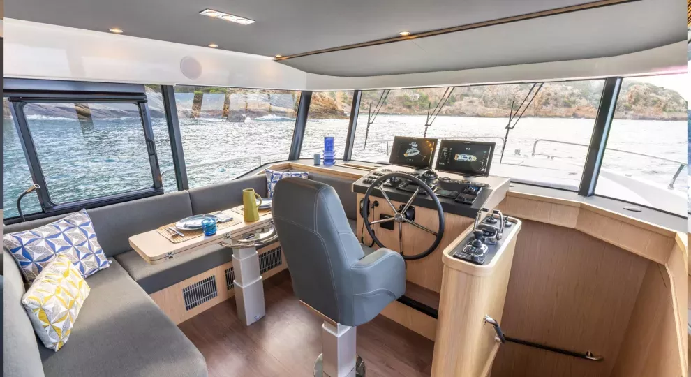 swift-trawler-54-binnenstuurhuis.jpg