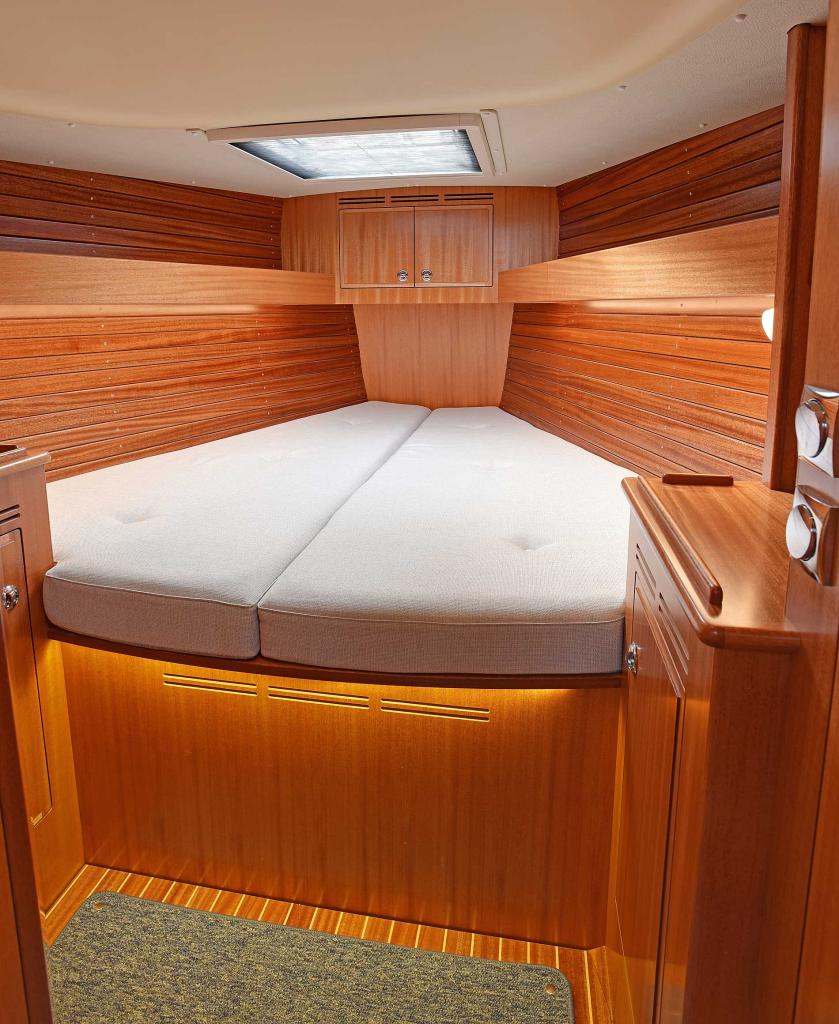 hallberg-rassy-340-forward-cabin-double-berth.jpg