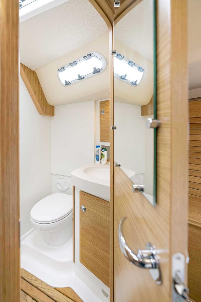 hallberg-rassy-400-forward-head-doorway-view.jpg