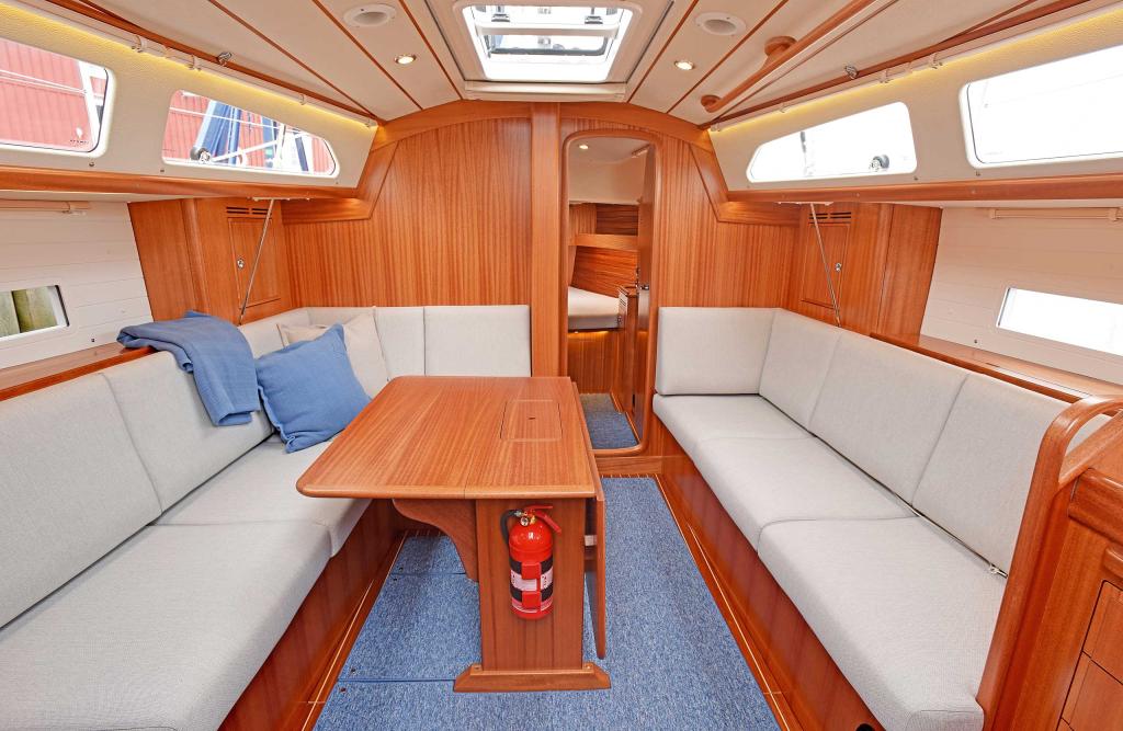 hallberg-rassy-340-saloon-dining-table-view.jpg