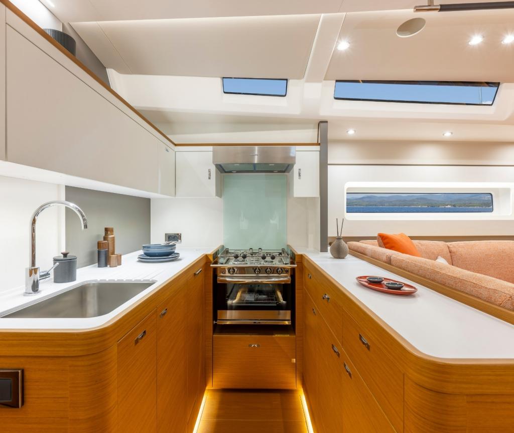BENETEAU-SAILBOAT-FIRST-60-INTERIOR-DESIGN-02.jpg
