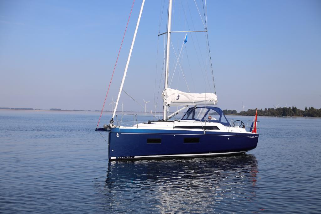 nova-yachting-beneteau-oceanis-34-1-grevelingenmeer-exterior-starboard.jpg