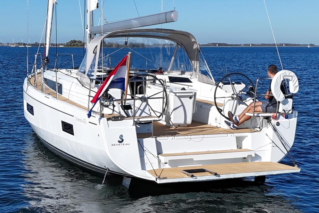 beneteau-oceanis-40-1-cockpit-stern.jp