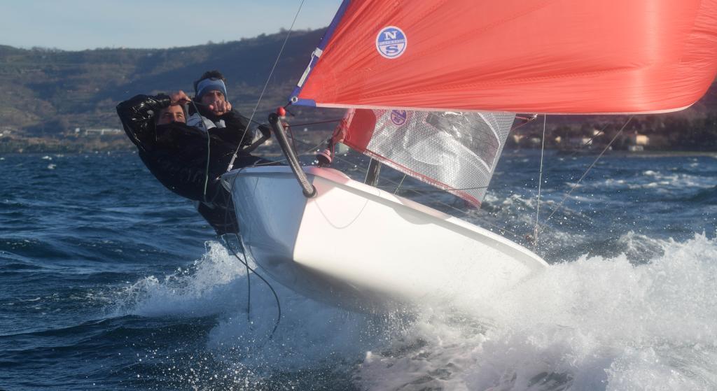 first-14se-exterior-sailing-performance.jpg