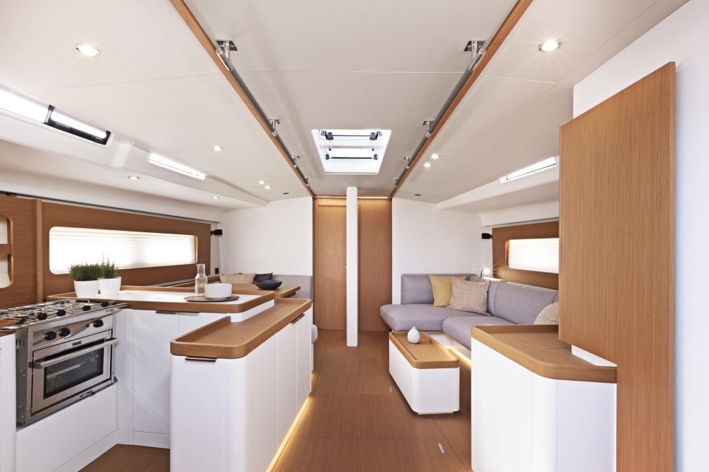 first_53_image_interior_saloon_01.jpg
