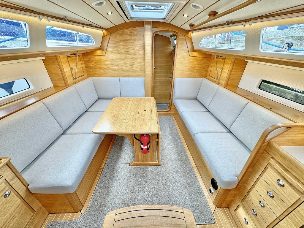 hallberg-rassy-340-saloon-dining-area-oak-finish.jpg