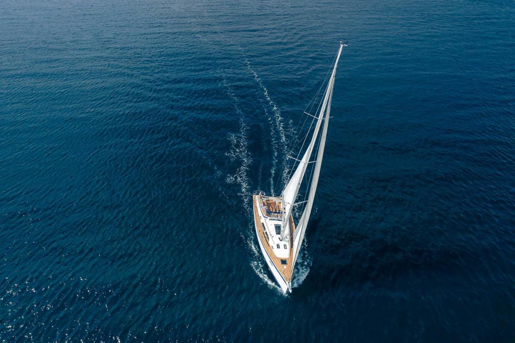 hallberg-rassy-400-drone-top-view-sailing.jpg