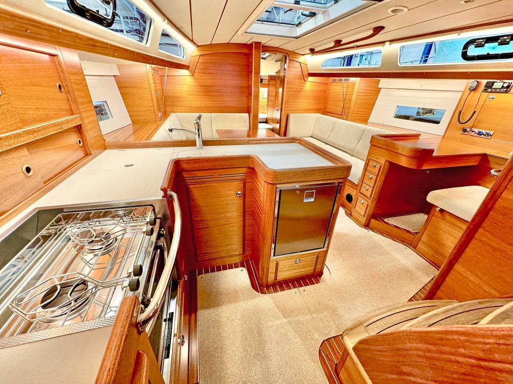hallberg-rassy-400-galley-keuken.jpg